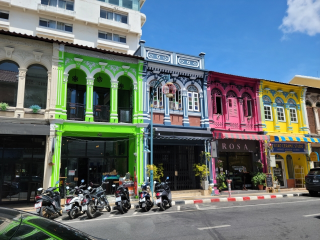 プーケット　カラフルな街並み