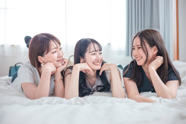 ホテル　宿泊　女性